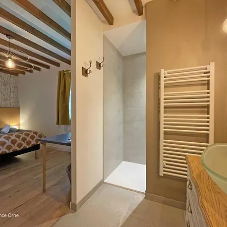 Maison En Pierre Avec Jardin, Seances Bien-etre Et Activites Nature - Pays Du Poire, Normandie - Fr-1-497-208
